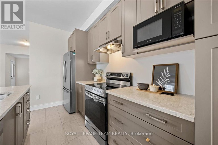 28774616/227-bert-hall-street/arnprior/arnprior/ontario/K7S0H1_12