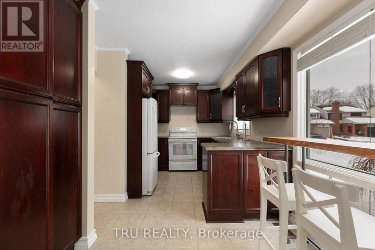 29239837/1078-st-emmanuel-terrace/convent-glen-north/ottawa/ontario/K1C2J7_13