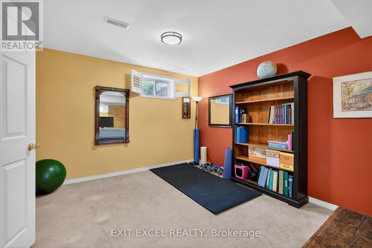 29684997/1554-rosebella-avenue/blossom-parkkemp-parkfindlay-creek/ottawa/ontario/K1T1E8_36