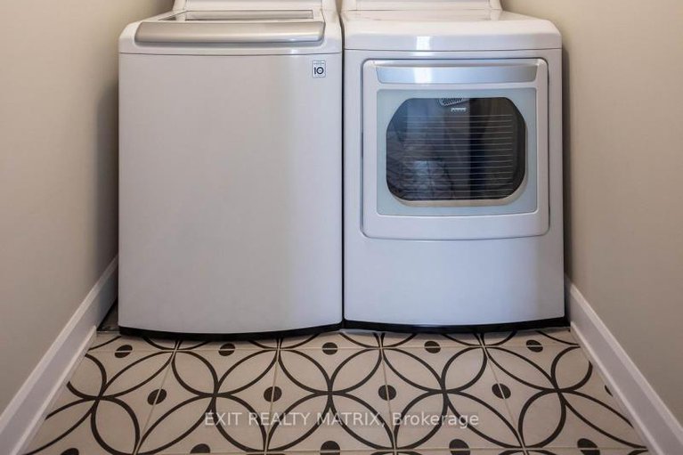 29378687/273-central-park-boulevard/village-of-russell/russell/ontario/K4R0E9_22