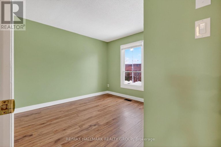 29379154/12-black-forest-lane/arbeatha-park/ottawa/ontario/K2H5C8_36