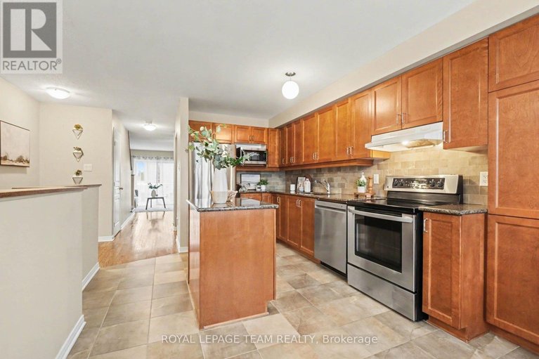 29612593/175-scout-street/central-park/ottawa/ontario/K2C4E2_5