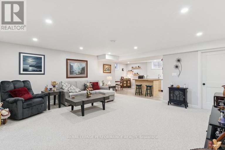 29049198/5-melva-avenue/blossom-parkkemp-parkfindlay-creek/ottawa/ontario/K1T3W9_31