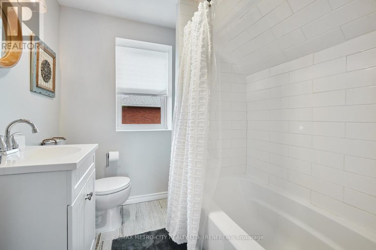 28293048/228-arnprior-avenue/renfrew/renfrew/ontario/K7V3A1_24