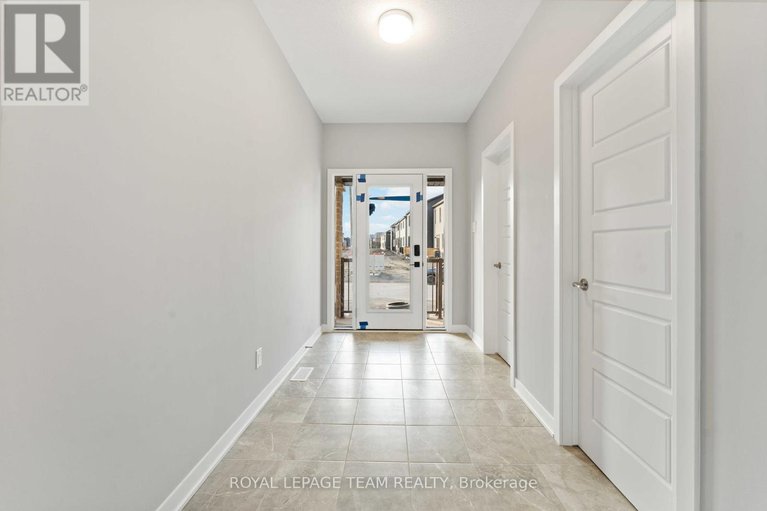 28156598/667-fenwick-way-e/stonebridge/ottawa/ontario/K2C3H2_2