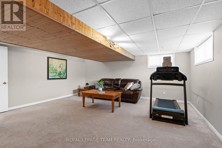 29124358/92-burnetts-grove-circle/pheasant-run/ottawa/ontario/K2J1N7_35