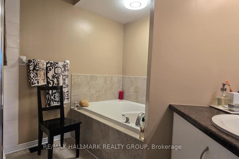 29657131/158-fordham-private/central-park/ottawa/ontario/K2C4G5_17