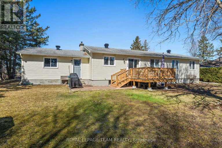 28656808/6481-rideau-valley-drive-n/manotick-south-to-roger-stevens/ottawa/ontario/K4M1B3_32