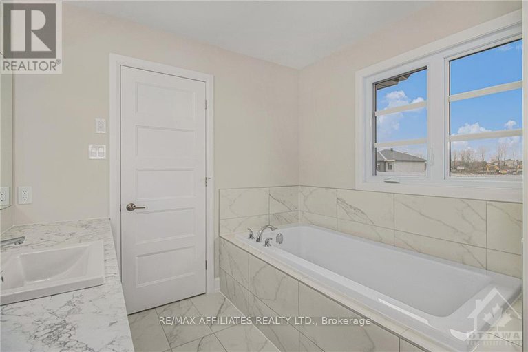 26034186/1219-montblanc-crescent/russell/ontario/K0A1W0_14