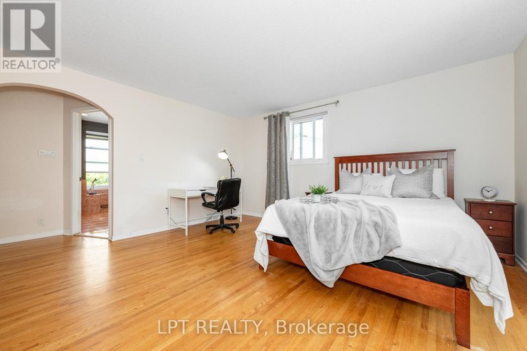 28632467/1329-fontenay-crescent/south-keys/ottawa/ontario/K1V7K5_11