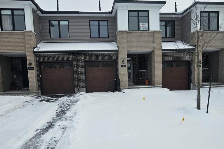 28880144/786-antonio-farley-street/camelot/ottawa/ontario/K4A5N3_1