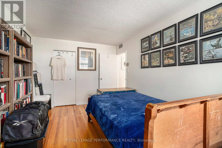 28819010/502-1180-ohio-street/billings-bridge/ottawa/ontario/K1H8N5_15