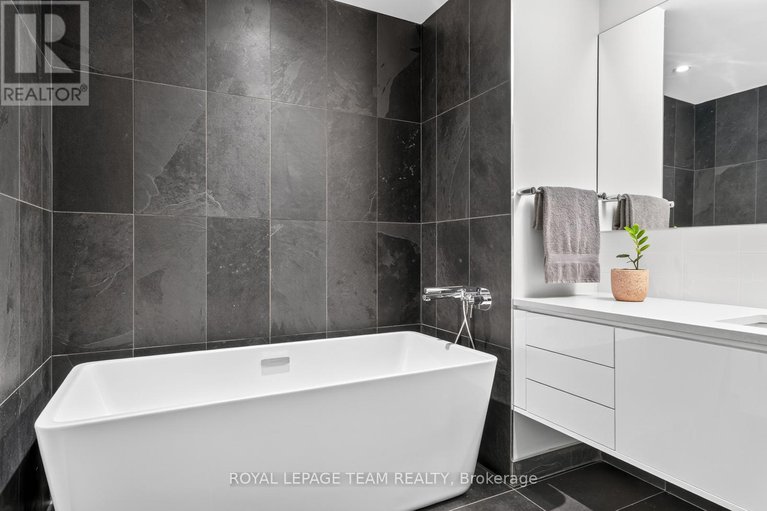 28735068/608-135-barrette-street/vanier/ottawa/ontario/K1L7Z9_33