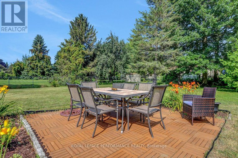28805867/124-des-pins-street/village-of-russell/russell/ontario/K4R1C5_38