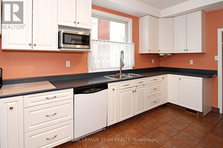 28731469/235-cambridge-street-n/west-centre-town/ottawa/ontario/K1R7B5_16