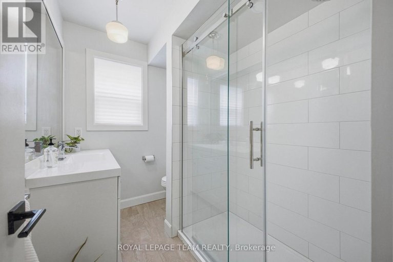 29622537/513-windermere-avenue/mckellarhighland/ottawa/ontario/K2A2W3_14
