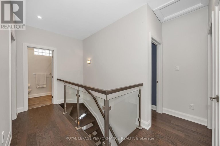 29105502/383-princeton-avenue/mckellarhighland/ottawa/ontario/K2A4E1_14