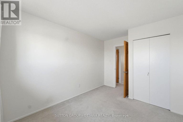 29633973/110-pigeon-terrace/hunt-clubwestern-community/ottawa/ontario/K1V9H7_33