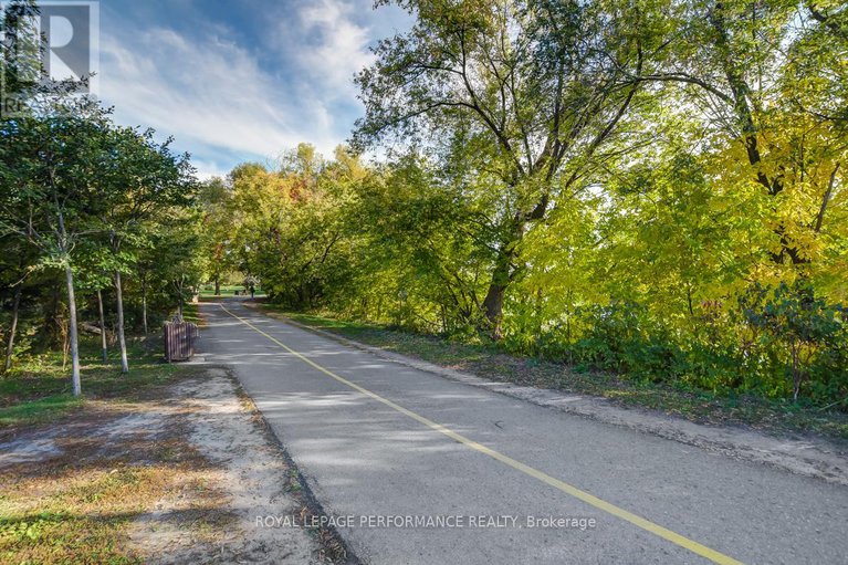 28841567/3-2-columbus-avenue/overbrook/ottawa/ontario/K1K1R3_49