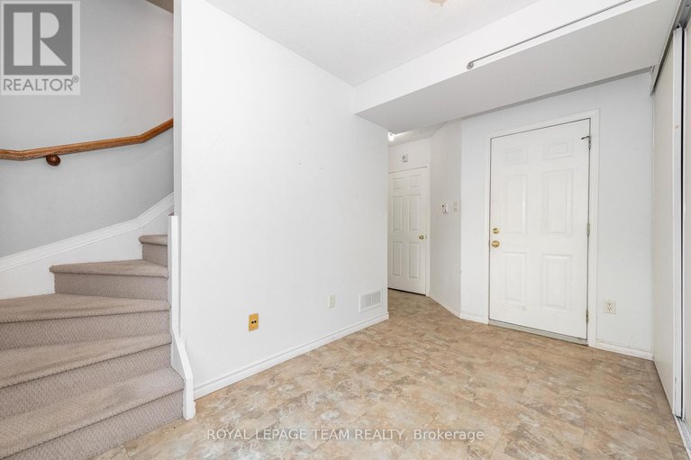 28579024/40-manhattan-crescent-s/central-park/ottawa/ontario/K2C4B5_16