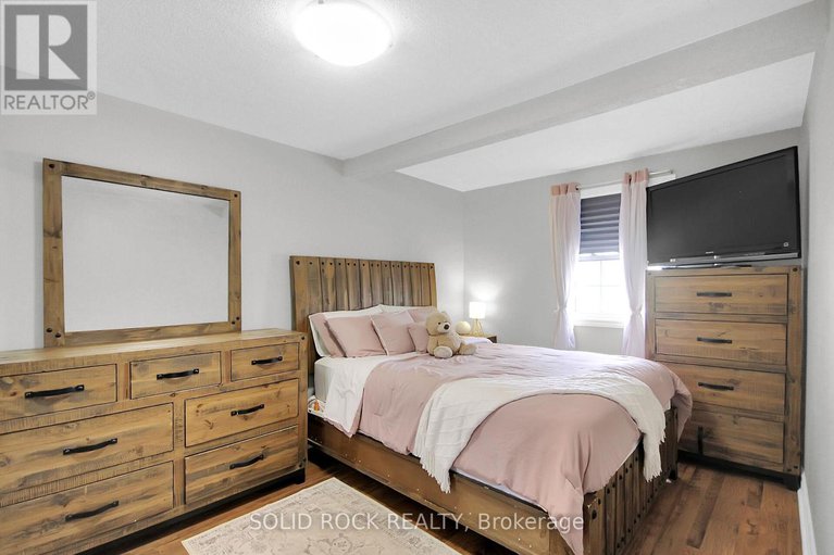 28485152/7312-bank-street/osgoode-twp-south-of-reg-rd-6/ottawa/ontario/K0A2P0_32