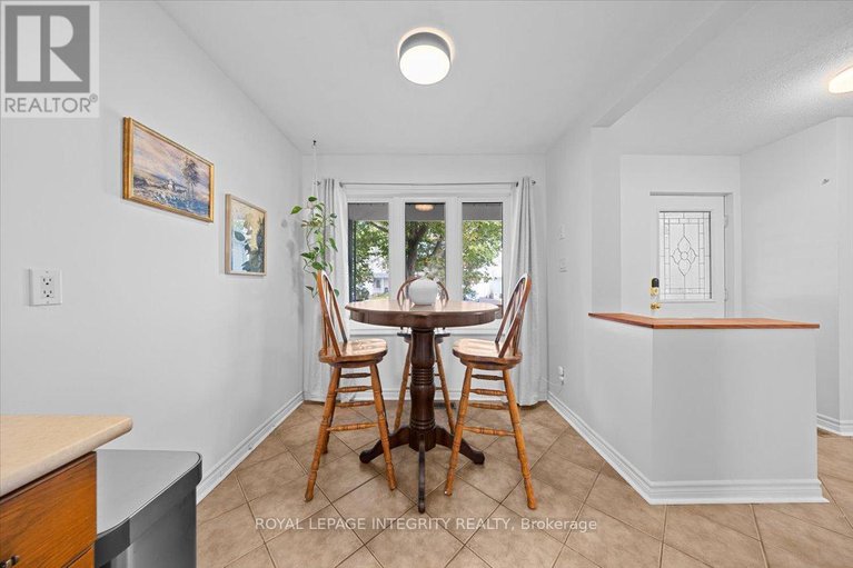 28813112/3759-autumnwood-street/emerald-woodssawmill-creek/ottawa/ontario/K1T2G7_8
