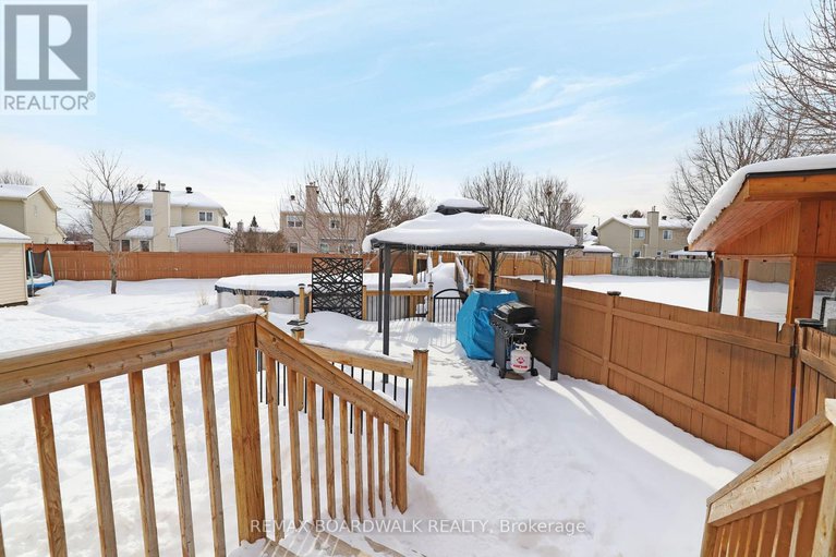 29374178/2094-sunland-drive/fallingbrookgardenway-south/ottawa/ontario/K4A3L1_33