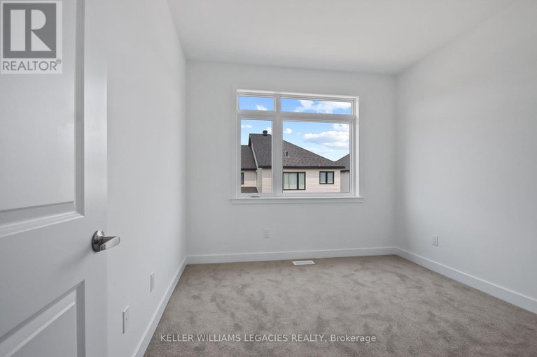 28608442/11-mendoza-way/emerald-meadowstrailwest/ottawa/ontario/K2S1B6_22