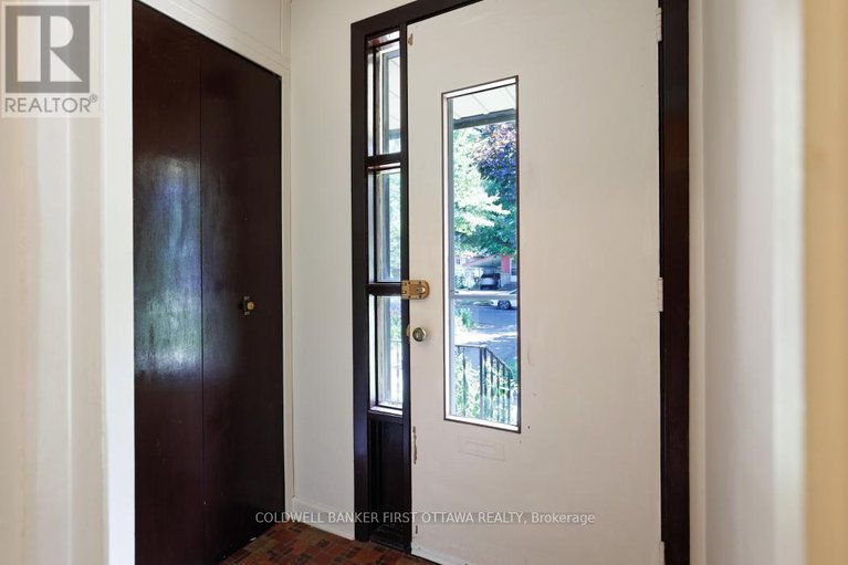 28655520/2133-westbourne-avenue/mckellar-heightsglabar-park/ottawa/ontario/K2A1N3_4