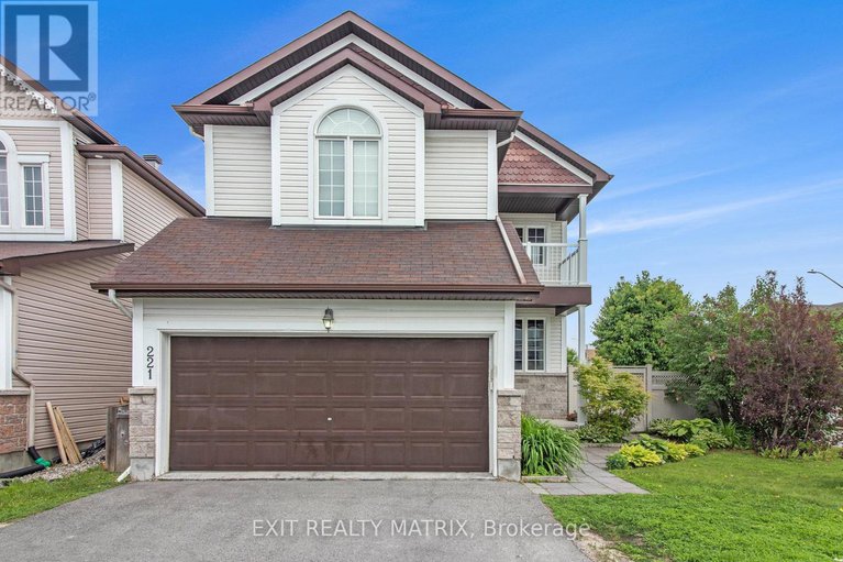 28414498/221-hillpark-high-street/mer-bleuebradley-estatesanderson-park/ottawa/ontario/K1W0B5_3