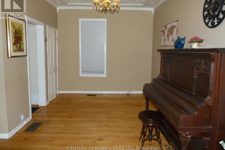 29172384/453-may-street/winchester/north-dundas/ontario/K0C2K0_9