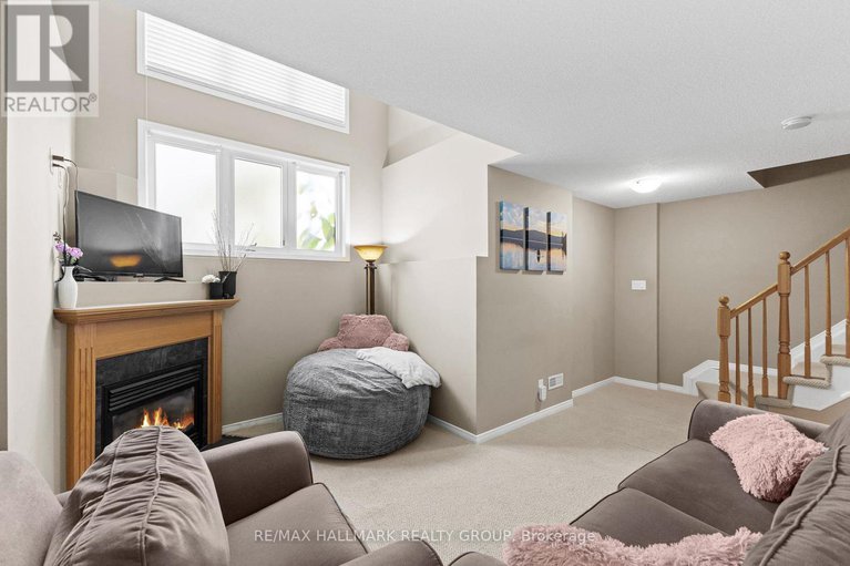 29431775/358-galston-private/mer-bleuebradley-estatesanderson-park/ottawa/ontario/K1W0G3_26