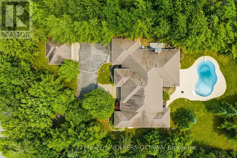 28466123/5800-queenscourt-crescent/manotick-east-to-manotick-station/ottawa/ontario/K4M1K3_42