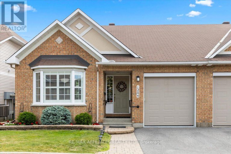 28528939/1244-foxborough-private-e/beaconwood/ottawa/ontario/K1J1E2_1