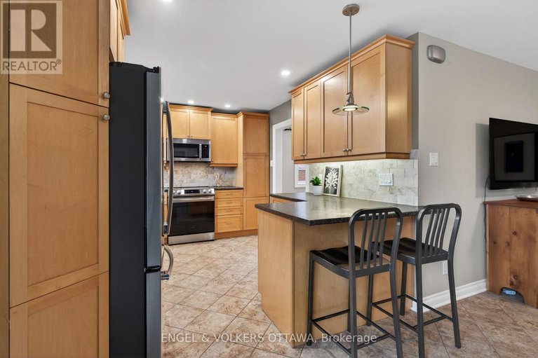 29673894/1774-playfair-drive/playfair-park/ottawa/ontario/K1H5S3_18