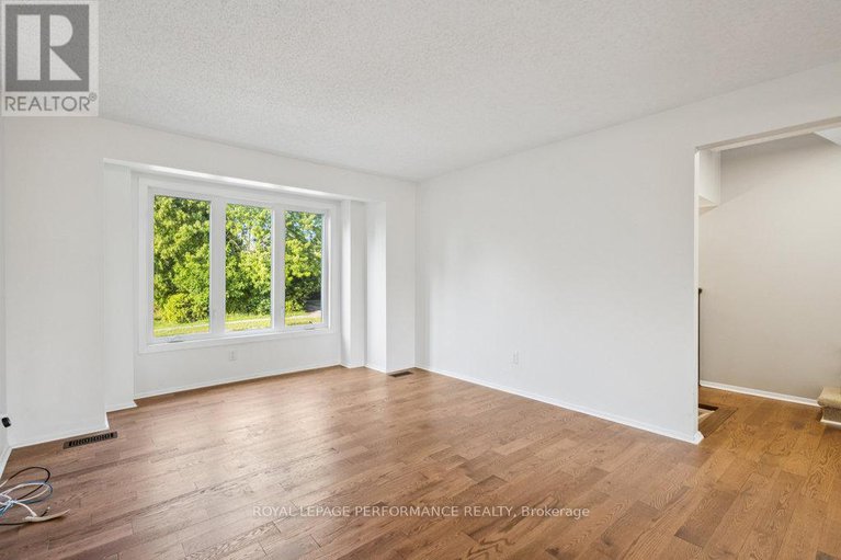 29029572/8-gillespie-crescent/hunt-club-woods/ottawa/ontario/K1V9X8_10