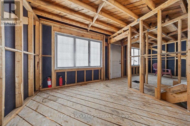 29645243/801-st-jean-street/town-of-rockland/clarence-rockland/ontario/K4K1K3_8