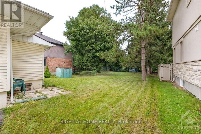 28472133/827-riddell-avenue-n/mckellar-heightsglabar-park/ottawa/ontario/K2A2V8_6