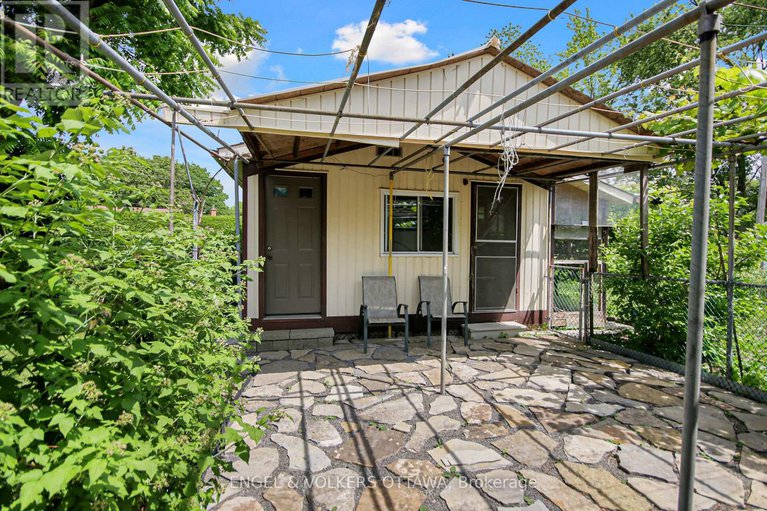 28483641/8-greenwich-avenue/carleton-heights/ottawa/ontario/K2E5E6_30