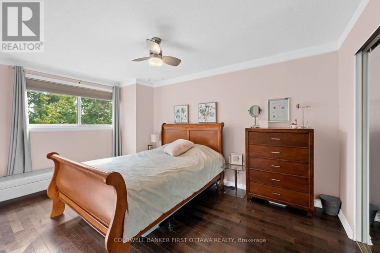 28819610/12-550-straby-avenue/overbrookcastle-heights/ottawa/ontario/K1K1H1_18