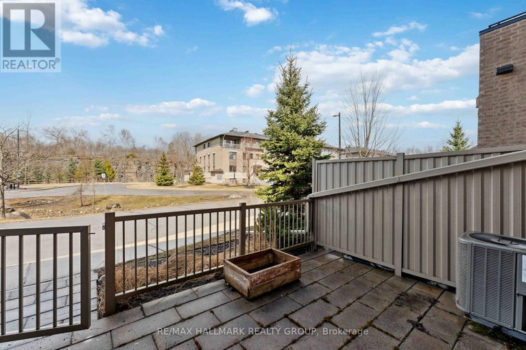 28421712/293a-titanium-private/convent-glen-north/ottawa/ontario/K1C0A5_25