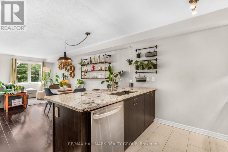 29657776/265-titanium-a-private/convent-glen-north/ottawa/ontario/K1C0A5_16