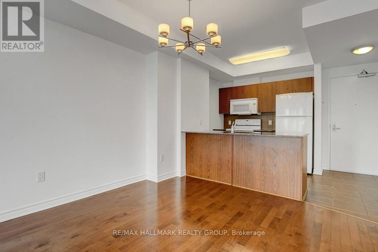 28694787/303-70-landry-street/vanier/ottawa/ontario/K1L0A8_7