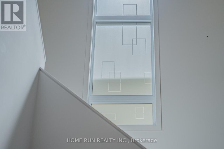 29069528/899-ralph-hennessy-avenue/riverside-southgloucester-glen/ottawa/ontario/K1X0B1_29