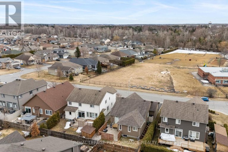 29552733/15-york-crossing-crossing/village-of-russell/russell/ontario/K4R0C4_34