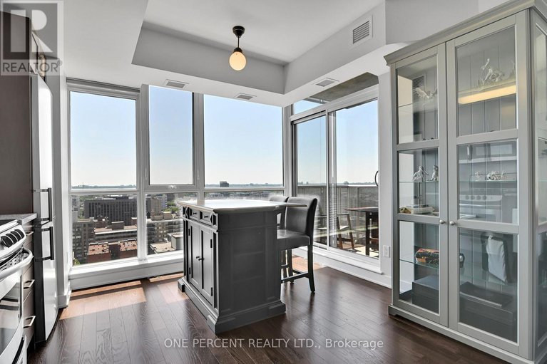 28549705/1905-40-nepean-street/ottawa-centre/ottawa/ontario/K2P0X5_18