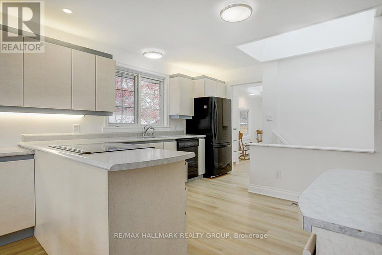 29145241/13-dunham-street/cardinal-heights/ottawa/ontario/K1J7L5_8