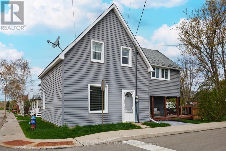 28293048/228-arnprior-avenue/renfrew/renfrew/ontario/K7V3A1_1