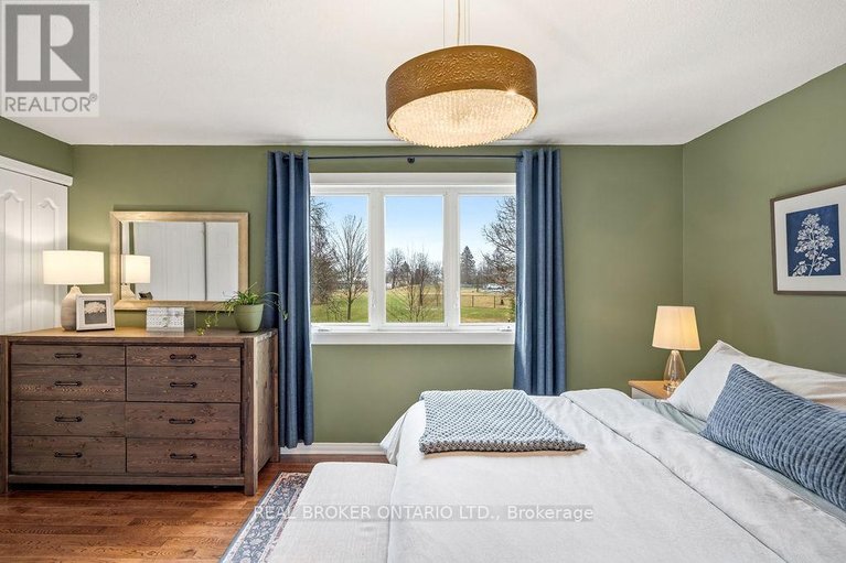 29633974/1095-avignon-court/orleans-wood/ottawa/ontario/K1C2M2_16