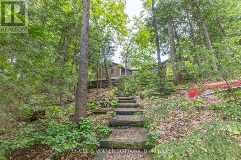 28451824/7-deerfield-drive/mcnabbraeside-twps/mcnabbraeside/ontario/K0A3L0_35